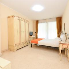 Bougainvillea for 4 people with pool and private park indoor