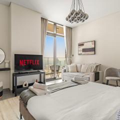 VayK - Elegant Canal View studio in Business Bay