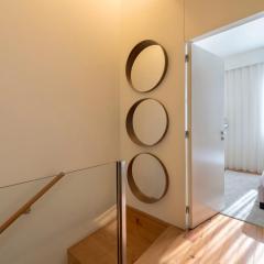 Luxurious Townhome with River View by LovelyStay