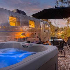 Running Buck Airstream 1 - Hot Tub & 5 Min to Main