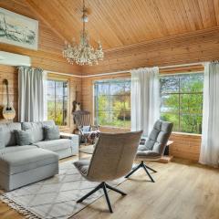 Spacious 3BR Riverside Villa with Private Sauna