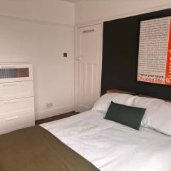 Modern & cosy room in the heart of Manchester breakfast included