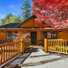 Big Bear Cozy Cottage - Hot Tub, Close to Lake, WiFi, Pet Friendly