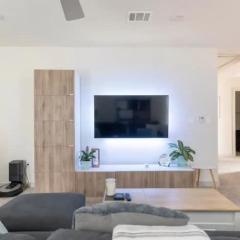 Tesla Luxe Retreat Sleeps 10