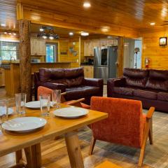 American themed 9BR sleeps 43 cabin in Gatlinburg with tons of games and space!