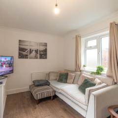 Charming 3 Bed House with Garden