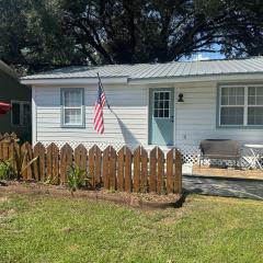 Friendly Home Near Downtown & UL - Fenced Yard
