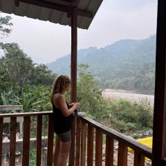 Sunset Riverside Cottage, Umngot River