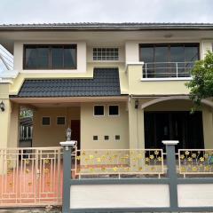 Stand alone 3 bedrooms detached house inside Bangkok