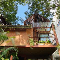 Homestay with individual rooms In Indiranagar
