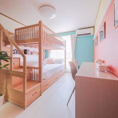 TDR9分 駄菓子とアートの可愛いミュージアム宿 夢が詰まった小さな宝箱 -TAMU-LAND Urayasu-