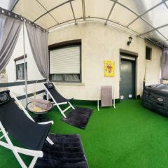 LakePark Garden Villa with swimming pool & park