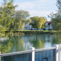 Venture Lakeside Lodge