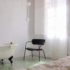 Fragile Hotel