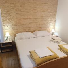 Seafront apartment Valla 4