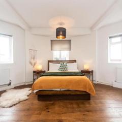 Entire 2 bedroom/ 1.5 bathroom - Flat in London