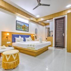 SkyLuxuria Medicity Hotel & Service Apartments