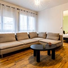 Le paon bleu - Spacious with parking space