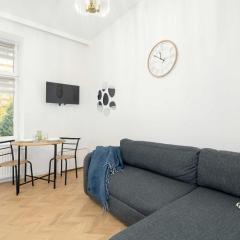 Bright Studios Wierzbięcice Near MTP by Noclegi Renters