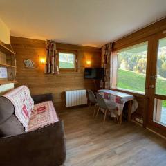 Appart 4 pers, accès direct pistes, terrasse, 50m remontées - FR-1-356-426