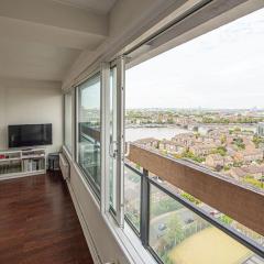 Cosy Battersea 2 Bedroom Flat with Skyline Views