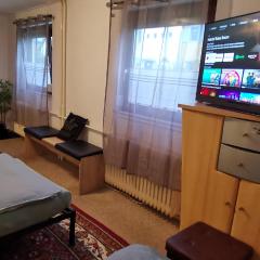 Top Komfort Apartment, 3 Zimmer inkl privater Küche und Bad WC, Erdgeschoss, inkl Frühstück und Getränke, Free WiFi, Parkplatz, Smart TV, Top Lage in Kassel, so Privat wie zu Hause