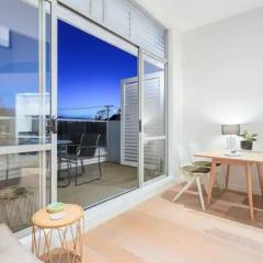 Light-Filled Stay Steps from Ponsonby w Parking