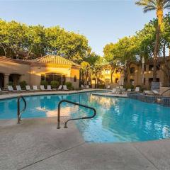 Resort-style 1BR - Walkable - Putting Green - Pool