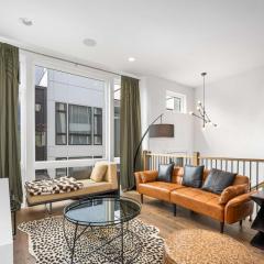 Emerald Overlook - Skyline Views & Rooftop Patio