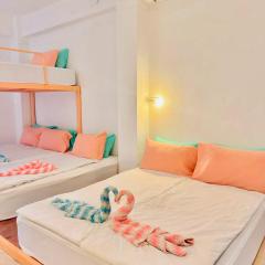 Lazy Sunday Khaosan Hotel