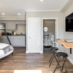 Sleek Studio Bunk 2 Mi to Chassahowitzka River!