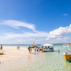 HABZ RIDES Private Glass Bottom Boat Excursions