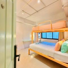 Lazy Sunday Khaosan Hotel