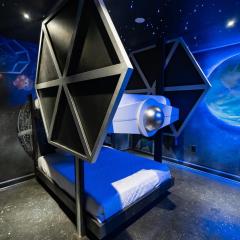 Rebel's Retreat Galactic Outpost by Galaxy's Edge