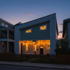 Chic Downtown Retreat Breweries, Murals & Music