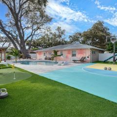 Pool Putting Green Outdoor Oasis 3Mi to Beach