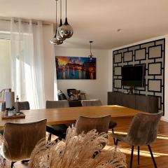 AMAO Pearl - Rollstuhlgerechte Suite - 94 qm - Balkon & Tiefgarage - Aufzug - Nähe Messe - bis 10 Pers 2Whg