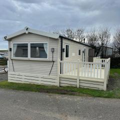 Beautiful Holiday Home Close to the Sea