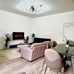 Luxury Apartment with Grand Living Space London