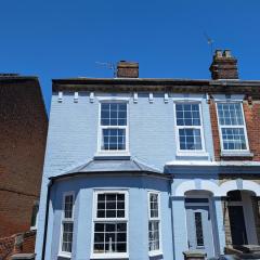 Cosy Pet Friendly Holiday House in Gorleston - five minutes to beach