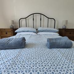 Cosy Pet Friendly Holiday House in Gorleston - five minutes to beach