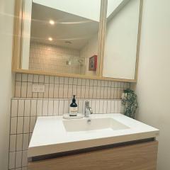 The Petone Beauty - Flash, Beachside