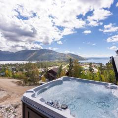 New Mountain Home, Amazing Unobstructed Lake & Mountain Views, Hot Tub, Close to Town!