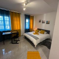Lux City Stays-Beaumont Studio