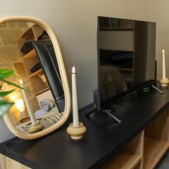 Cozy Air-Conditioned - Central - Close to Train Station