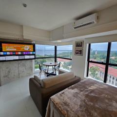 Tropical Executive Flat