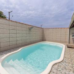 Casa com Piscina e Garagem a 550m da Praia