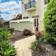 Cozy Private 1BR Secure Gate 5mins Burnside Mall