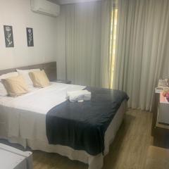 Suíte completa, praias, shoppings e eventos