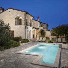Villa Mason with Heated Pool and mini Wellness